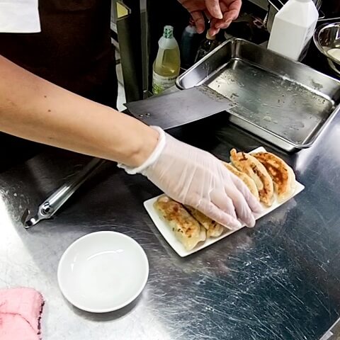 江の島ぎょうざ 焼きたて餃子